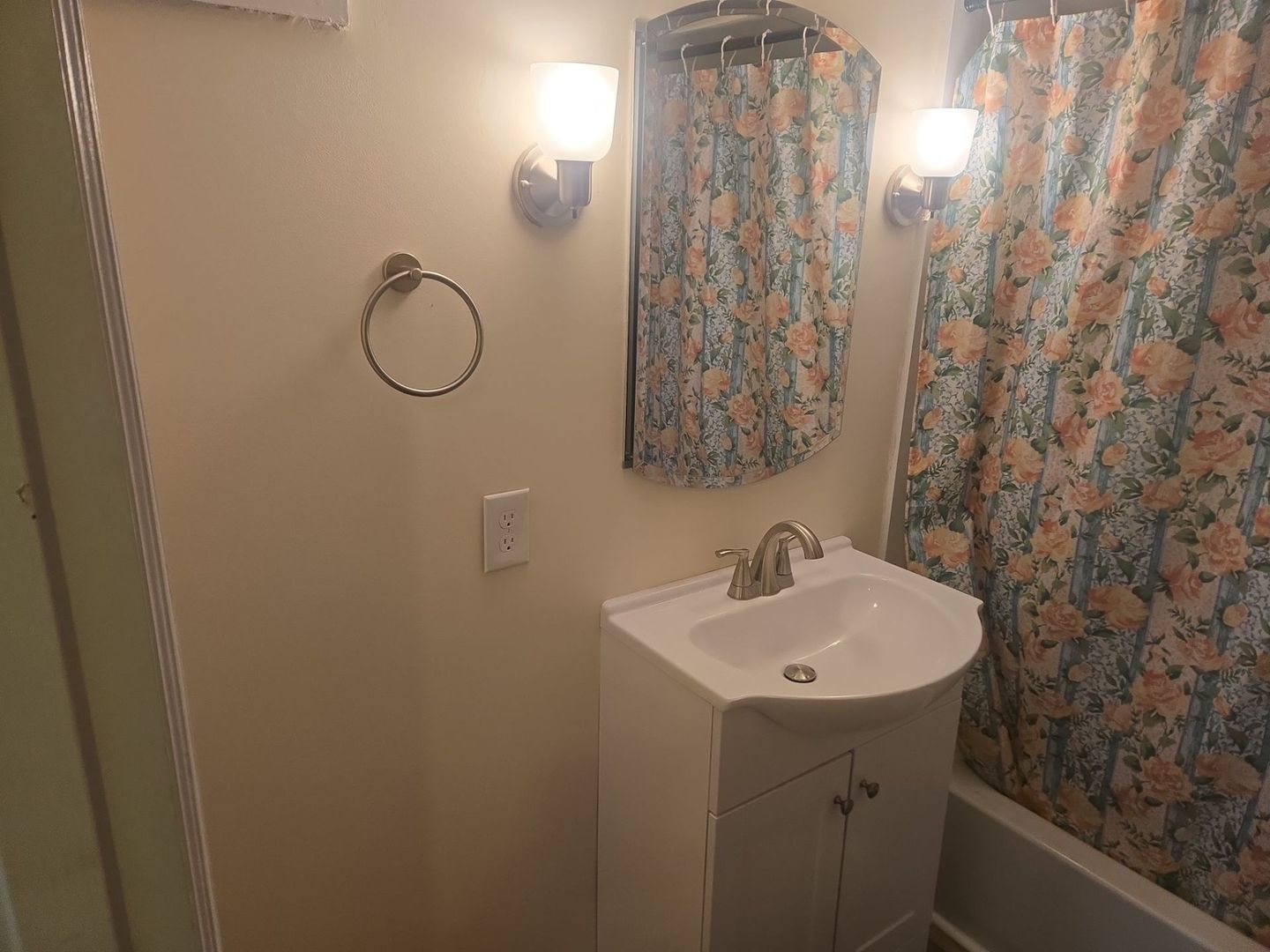 Building Photo - 323 Highland Ave