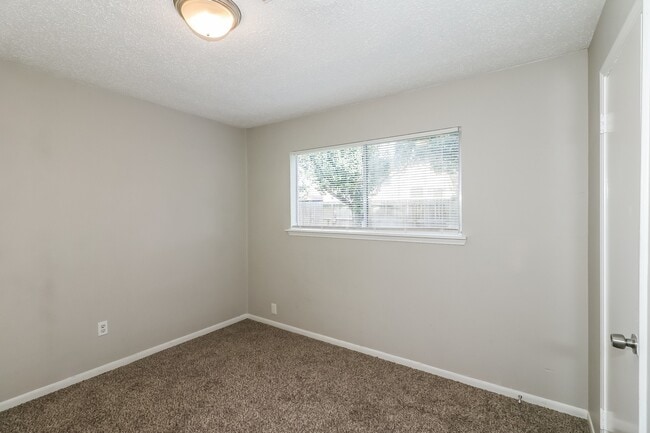 Building Photo - 6426 New World Dr