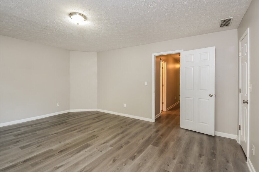 Building Photo - 655 Simon Ive Dr
