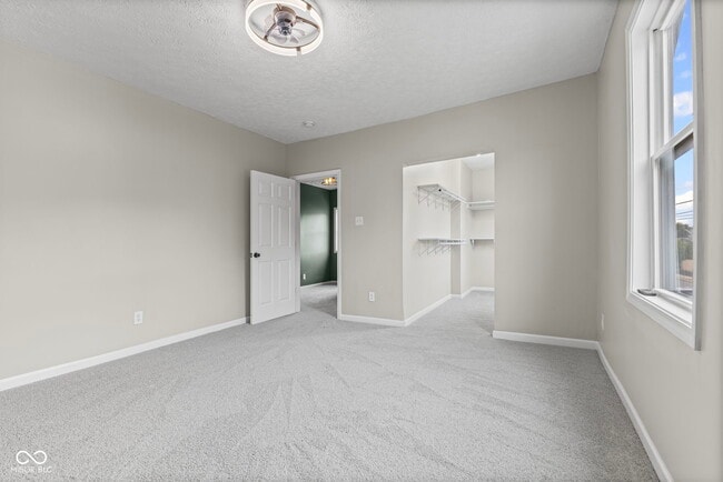 Building Photo - 721 E 23rd St