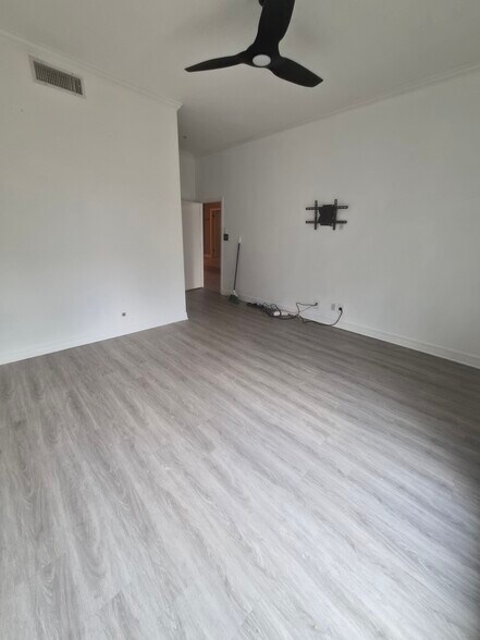 Building Photo - 4040 Avondale Ave