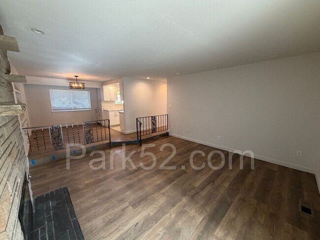 Building Photo - Newly Remodeled 3 Bedroom Duplex