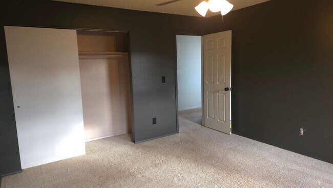 Building Photo - Tri-level home near Ft. Carson!!!