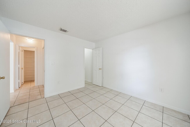 Building Photo - 422 Thor Ave SE