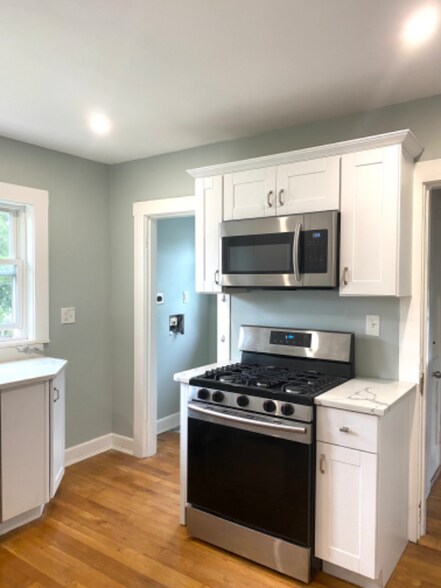 Building Photo - 347 Vermont St