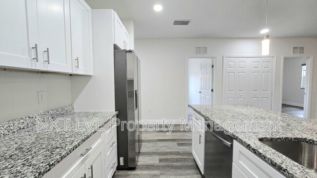 Building Photo - 5050 Jones Dr