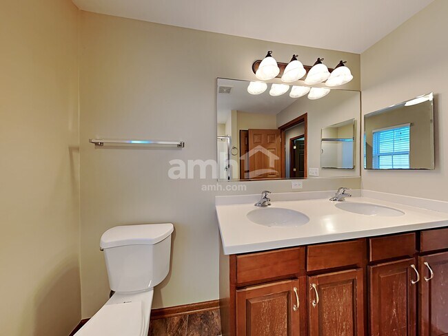Building Photo - 255 Springwood Dr