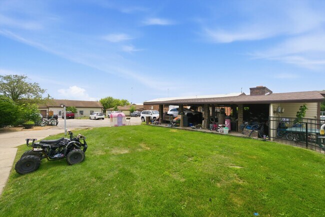 Building Photo - 24134 IL-53