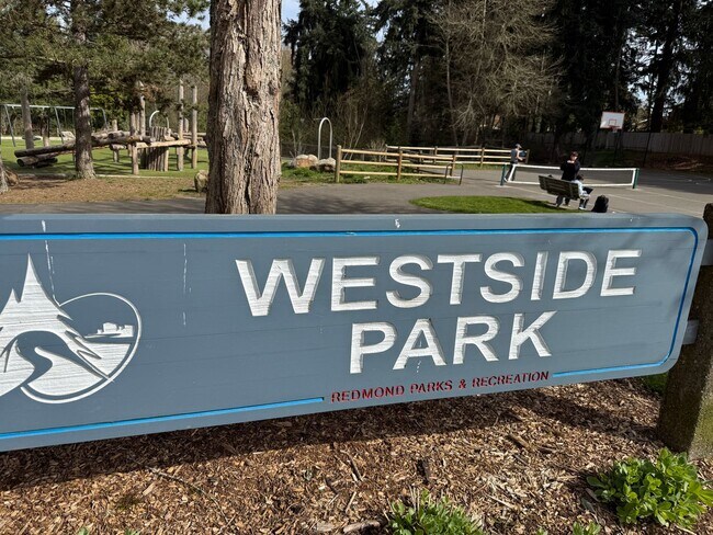 Building Photo - 2Bd/2Ba Redmond Duplex