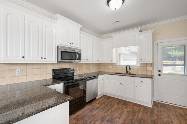 Building Photo - 2508 Chelsea Dr NW