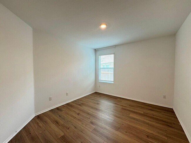 Building Photo - 208 Magione St