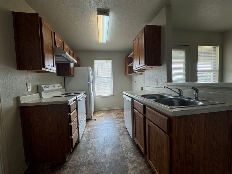 Building Photo - 5706 Redstone Dr