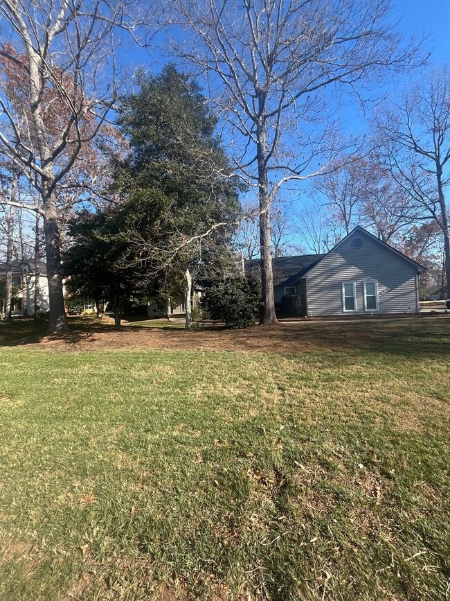 Building Photo - Beautiful 3 Bedroom 3 Bathroom Single Family Home