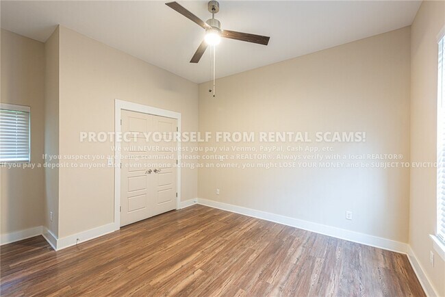 Building Photo - 874 S Hill Ave
