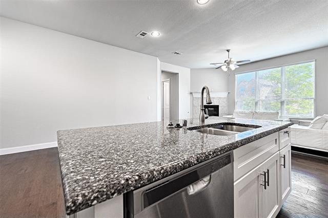 Building Photo - 4200 Del Rey Ave