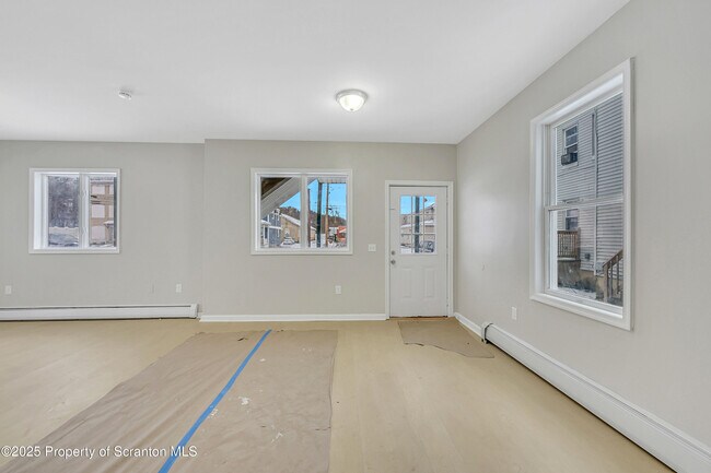 Building Photo - 108 E Market St