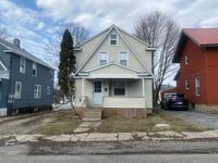Building Photo - Move In Ready 3 Bedroom Home in a Central Location