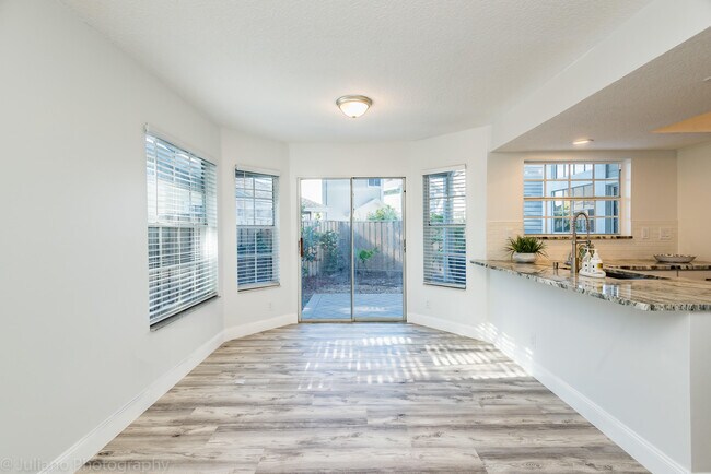 Building Photo - 5080 Point Alexis Dr