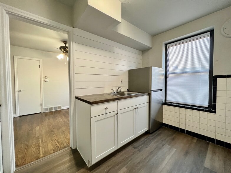 Building Photo - 7218 Tennis Way