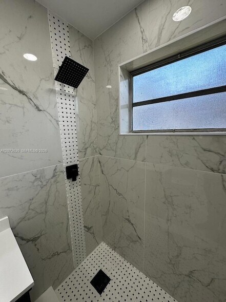Building Photo - 2115 N 17th Ct