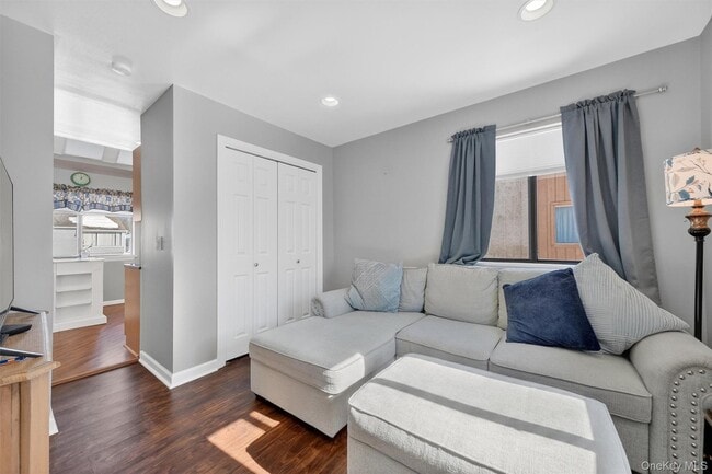 Building Photo - 72 Old Farm Ln