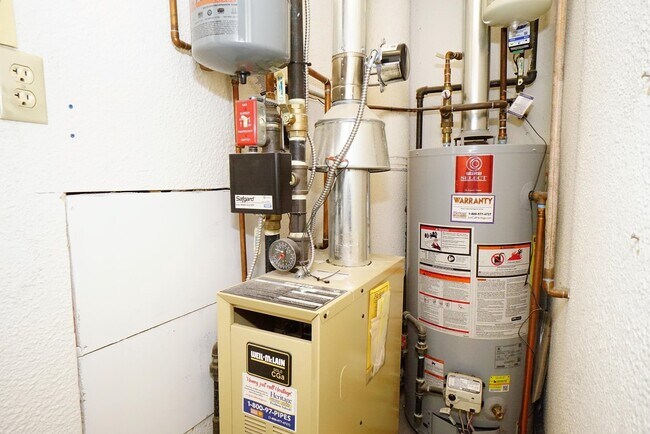 Building Photo - 50 Brookside Dr