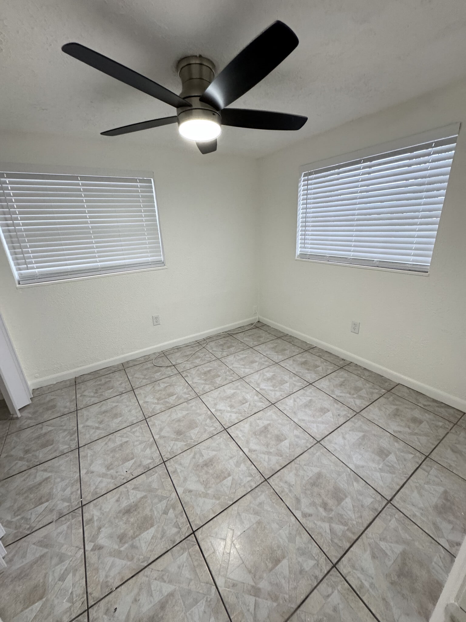 Building Photo - 350 Walker Ave