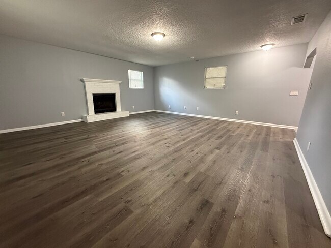 Building Photo - 2739 King Cole Dr