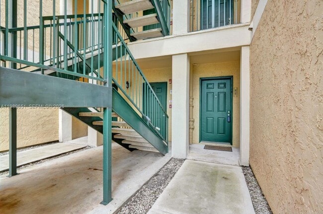 Building Photo - 949 Riverside Dr