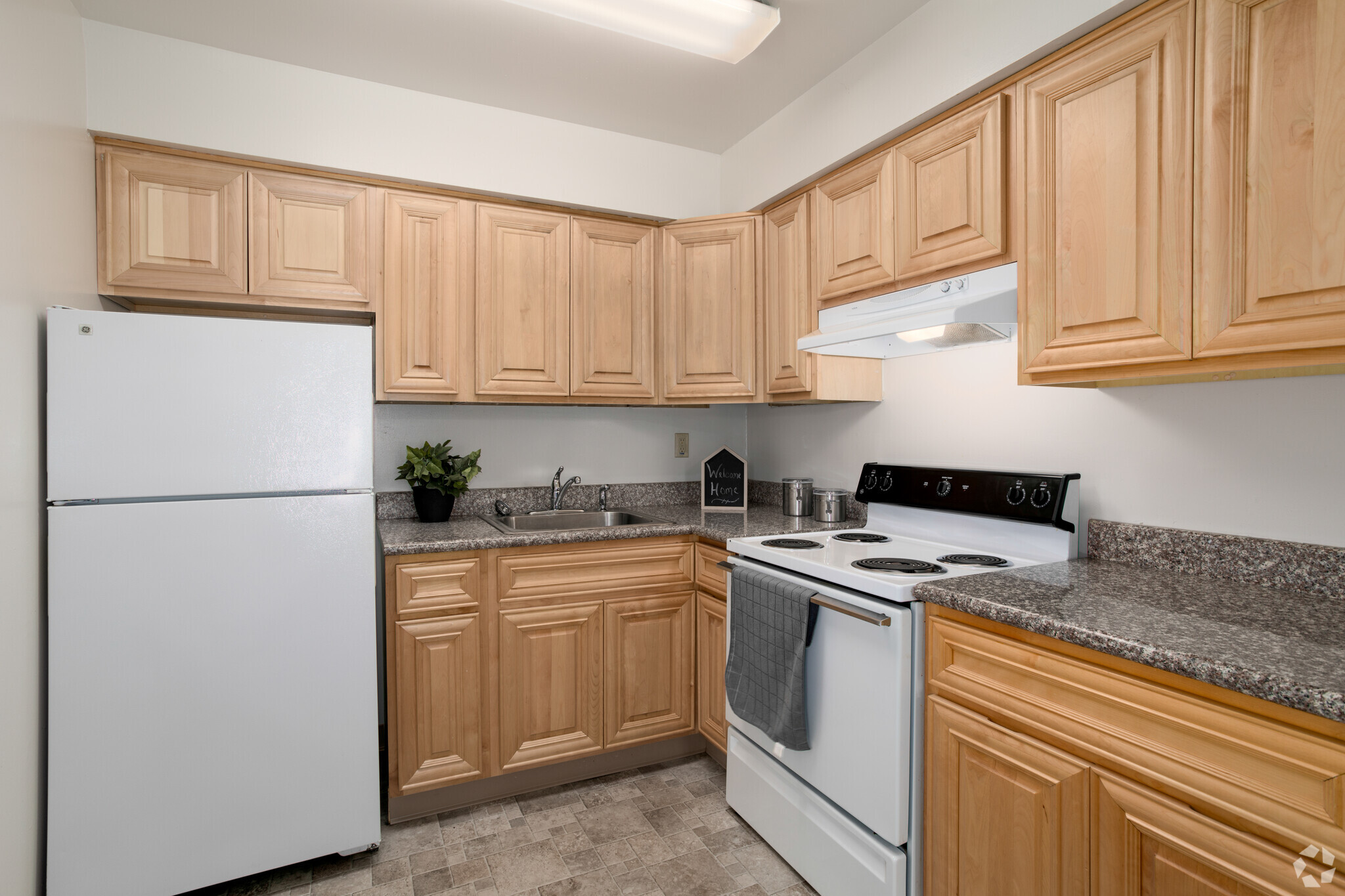 1BR, 1BA - 630SF - Kitchen - Oak Hollow Apartments