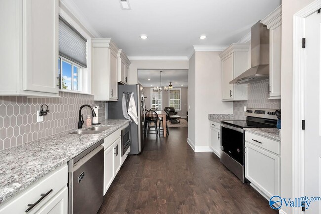 Building Photo - 200 St Louis St