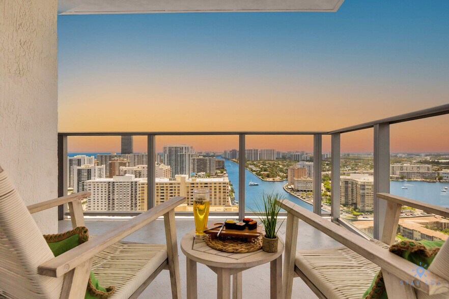 Building Photo - 4010 S Ocean Dr