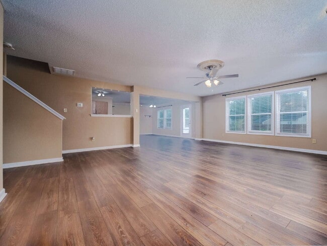 Building Photo - 910 Torsion Lane