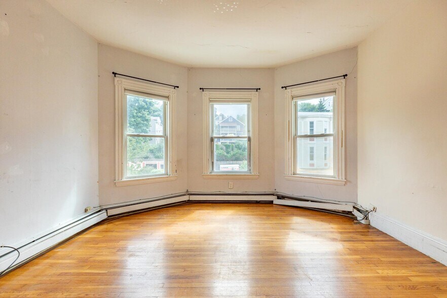 Building Photo - 59 Hillside St