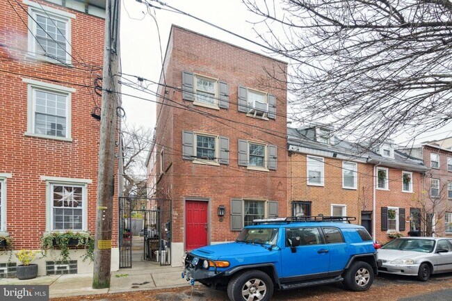 Building Photo - 136 Carpenter St