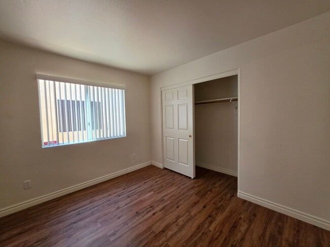 Building Photo - Beautiful Single Story Home