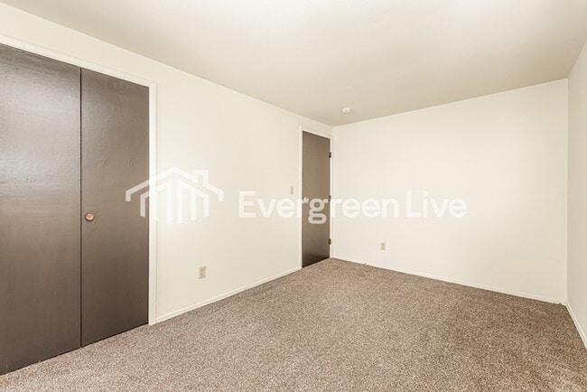 Building Photo - 5841 Troy Villa Blvd