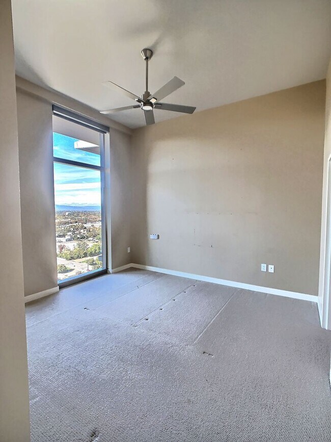 Building Photo - Stunning 2 Bedroom Penthouse Condo with Spectacular Views at Axis