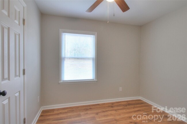 Building Photo - 700 Sharon Dr