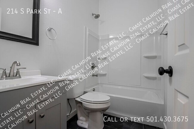 Building Photo - 214 S Park St