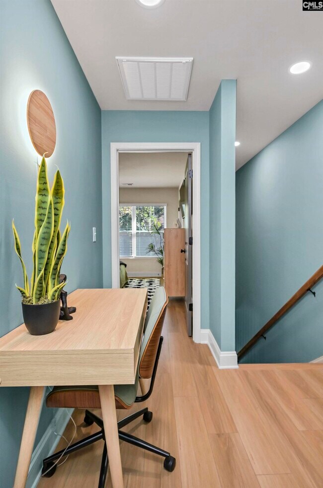 Building Photo - 816 Shull St