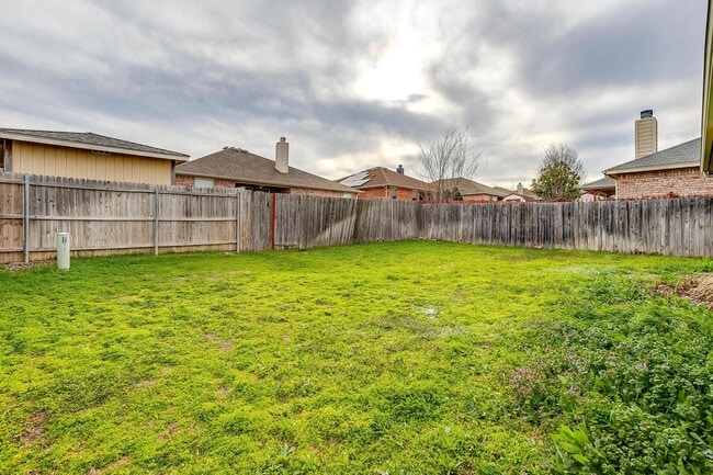 Building Photo - Great 3 Bedroom, 2 Bath, Brick Home in Great Neighborhood- White Settlement ISD- 76108