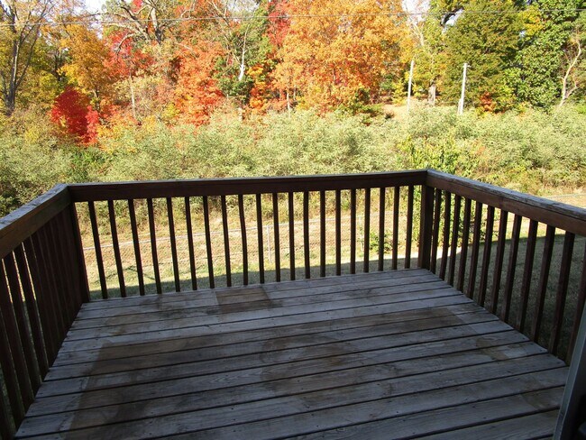 Building Photo - 707-707 Glenstone Dr