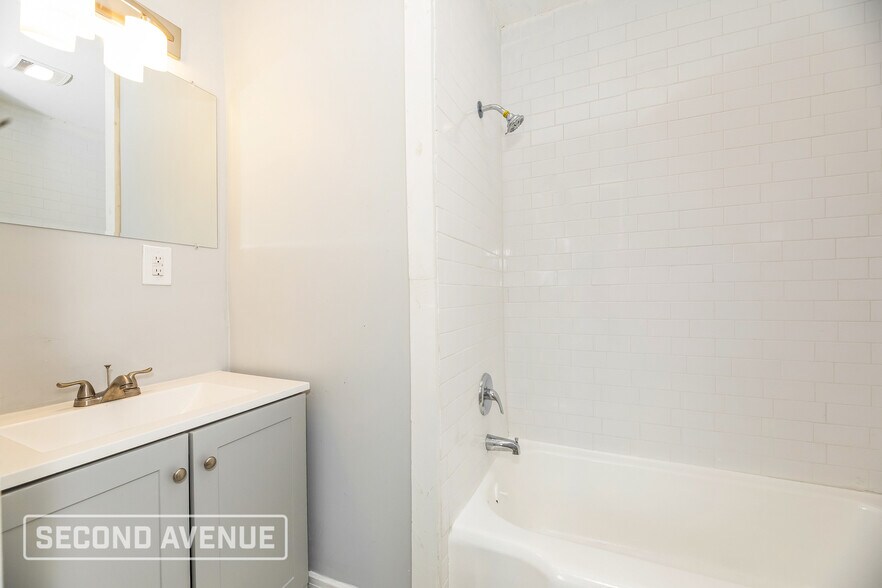 Building Photo - 2214 Wilson St