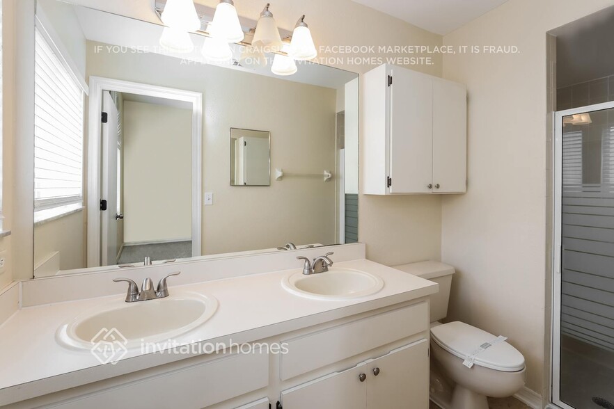 Building Photo - 4004 Fontana Pl