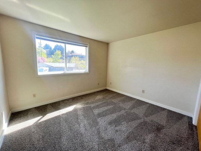 Building Photo - 1308 N Brooklane St
