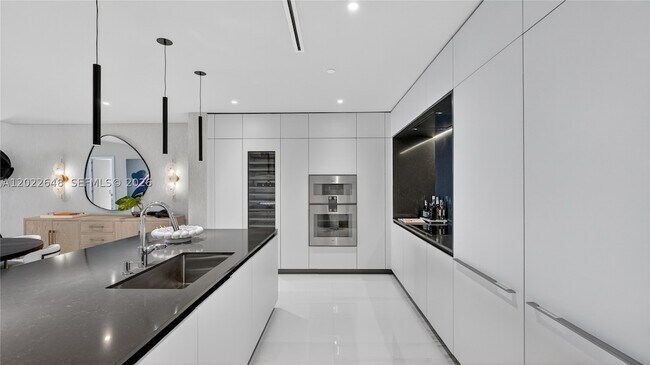 Building Photo - 300 S Biscayne Blvd
