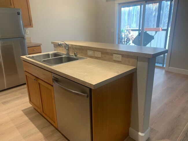 Building Photo - Townhome in Highly desired  Camas -Lacamas...