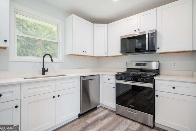 Building Photo - 3801 Hogan Rd SW