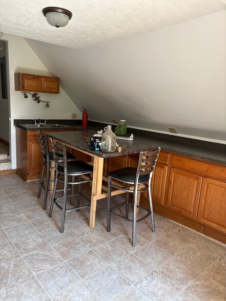 Kitchen - 414 Highgate Rd